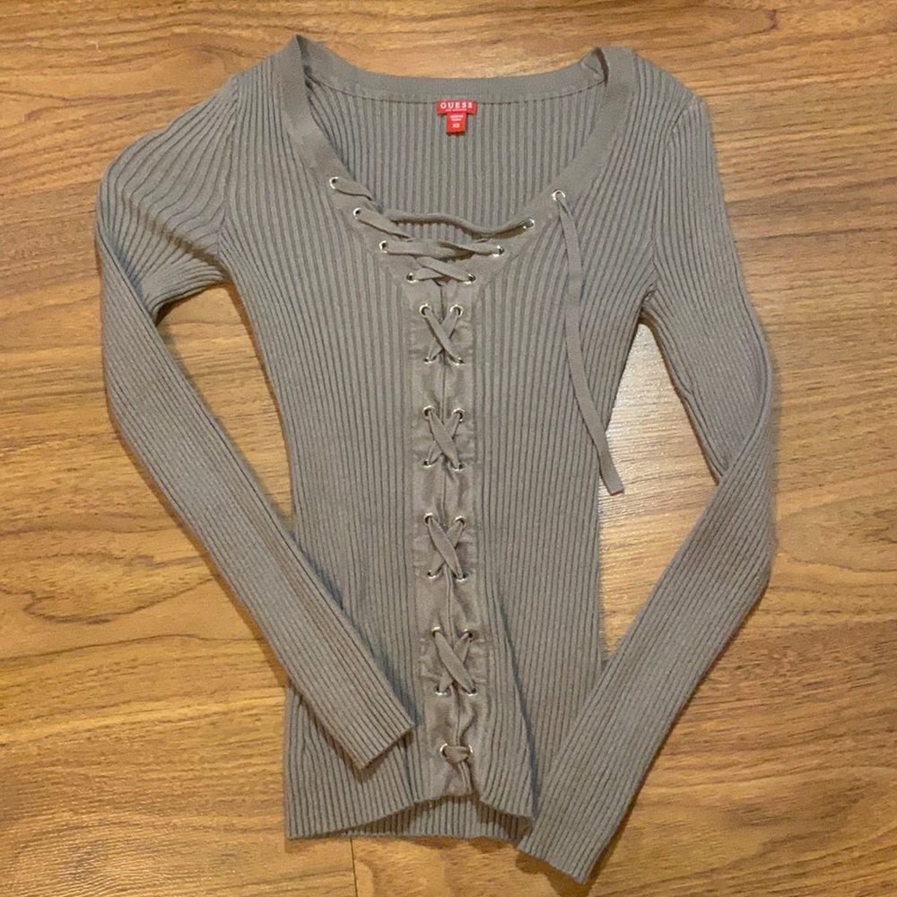 V neck Guess Top